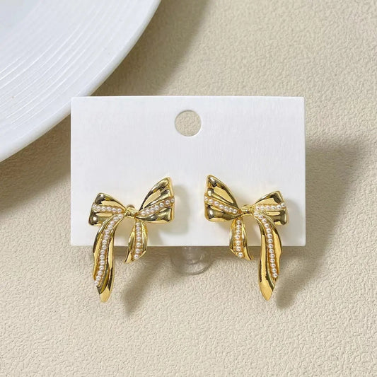 Gold Bow Pearl Stud