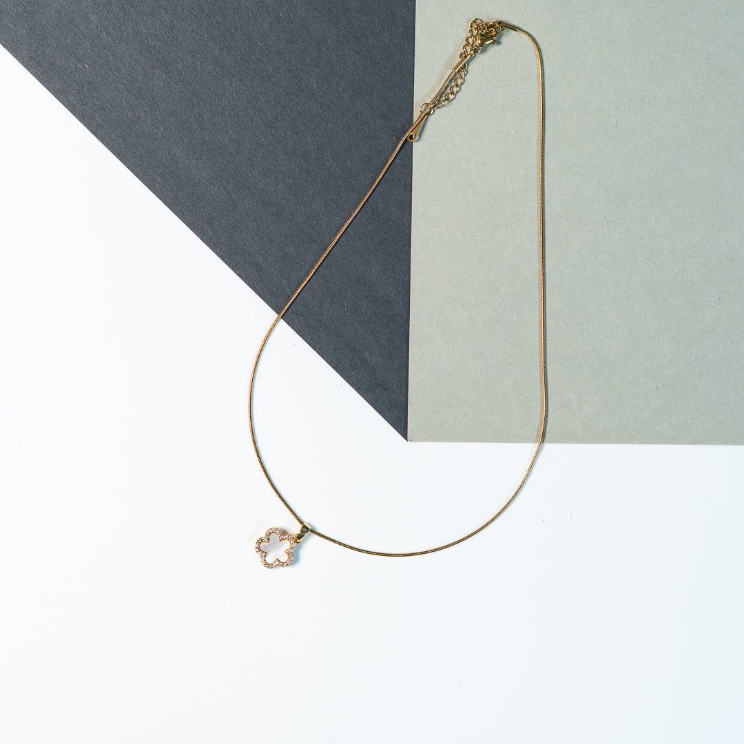 Classic Pearl Clover Pendant